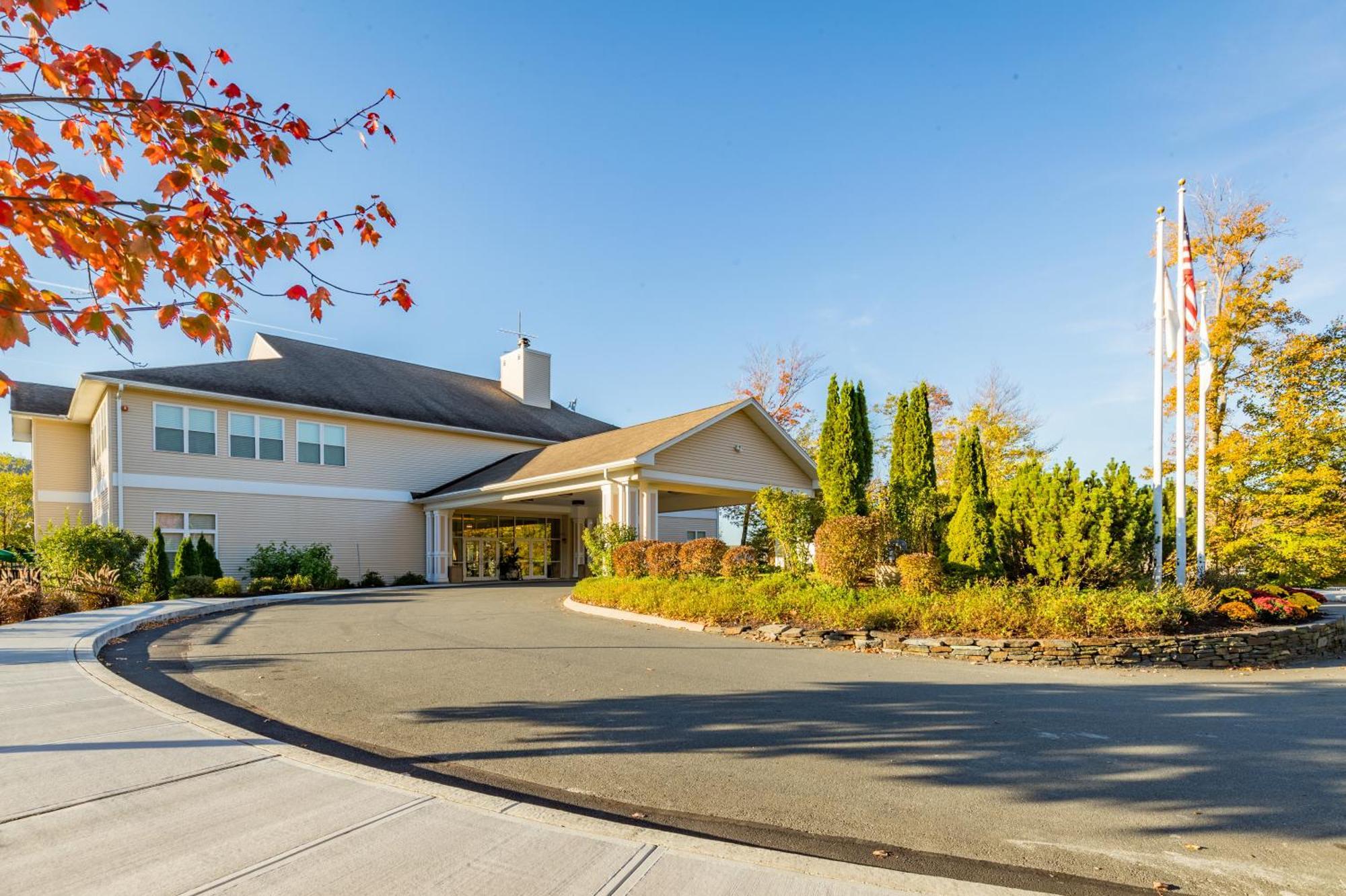 Vacation Village In The Berkshires Hancock Exterior foto The entrance to the Ramada Inn in 2014
