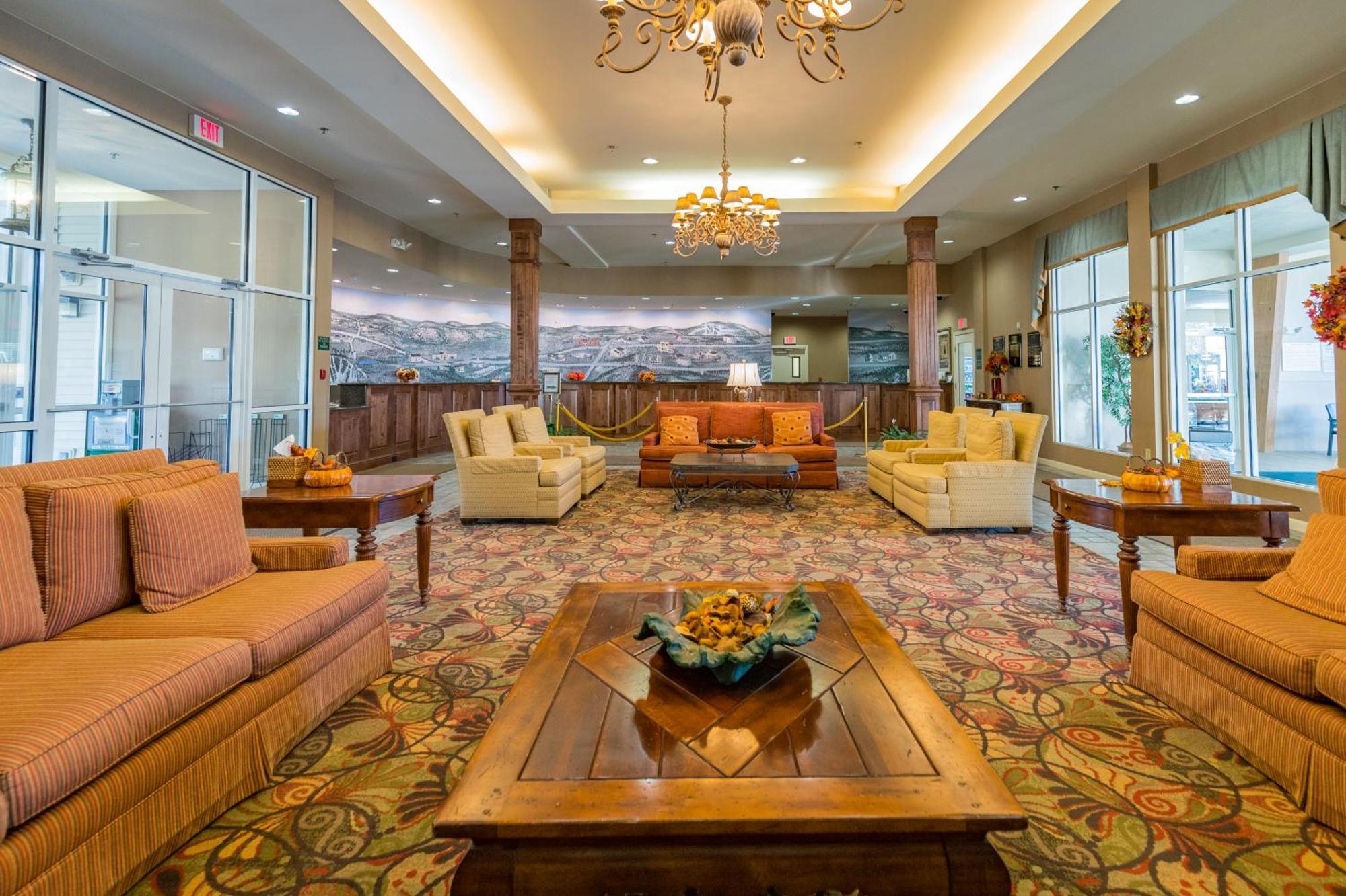 Vacation Village In The Berkshires Hancock Exterior foto The lobby of the Hilton San Diego Bayfront