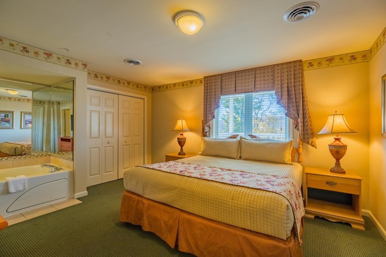 Vacation Village In The Berkshires Hancock Exterior foto A bedroom at the Inn at the Opera House