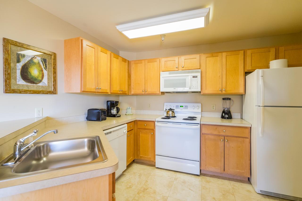 Vacation Village In The Berkshires Hancock Exterior foto A typical kitchen in a condominium
