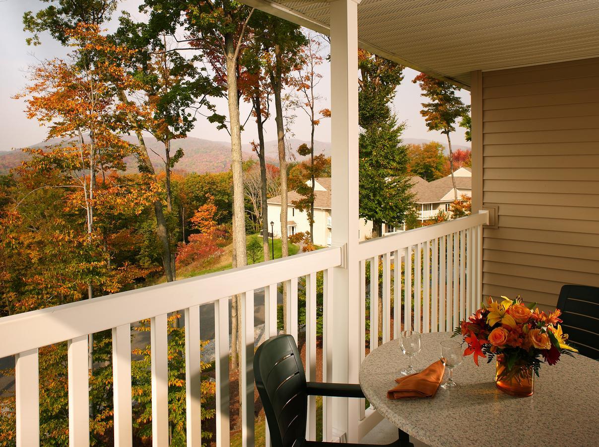 Vacation Village In The Berkshires Hancock Exterior foto A typical balcony at the Inn at the Opera House